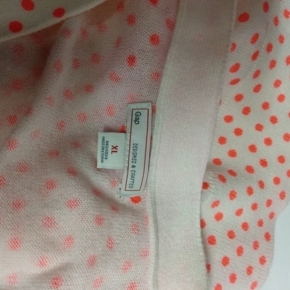 Ladies Gap Button down Cardigan, XL, Cream with Peach poka dots, pre-owned - Picture 4 of 6